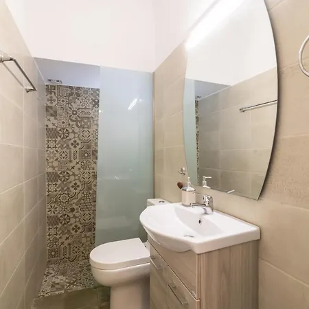 Bilocale - δίχωρο δίπλα στα ψηλαλώνια Apartman Pátra